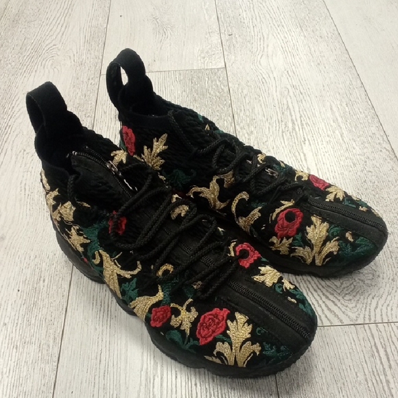 Kithx Nike LeBron 15 SIZE US 8.5